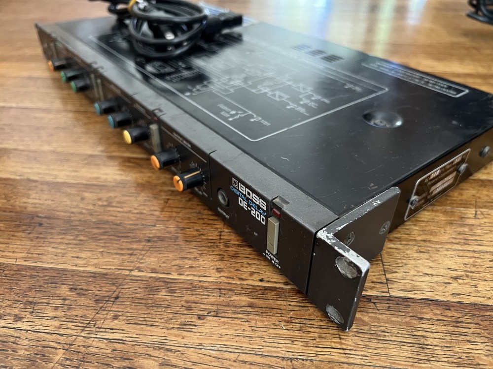 Boss DE-200 Digital Delay Vintage Rackmount Effects Unit