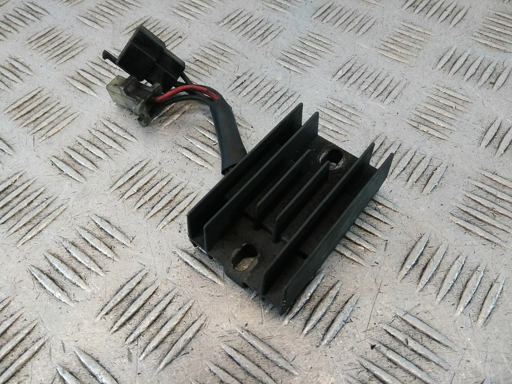 2000 SUZUKI GZ 125  RECTIFIER REGULATOR
