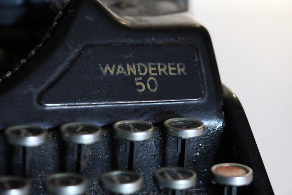 Antique CONTINENTAL WANDERER 50 ~ Great Working Condition + Original Case