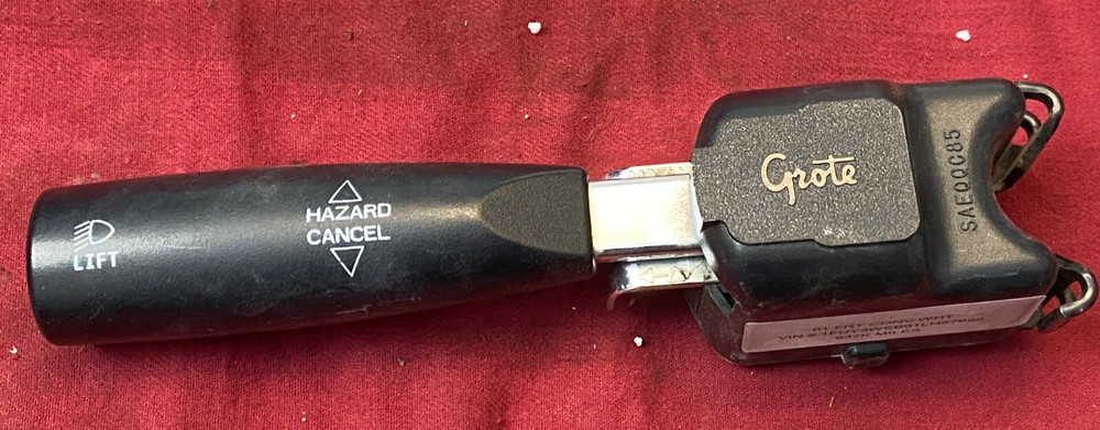 01 FREIGHTLINER ,  GROTE  48282, TURN SIGNAL, HAZARD  COLUMN SWITCH,  LIGHT