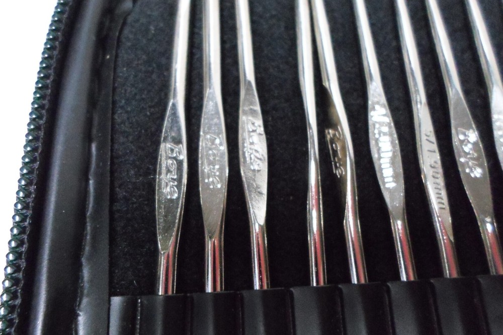 Boye Crochet Hook Set Pink Case