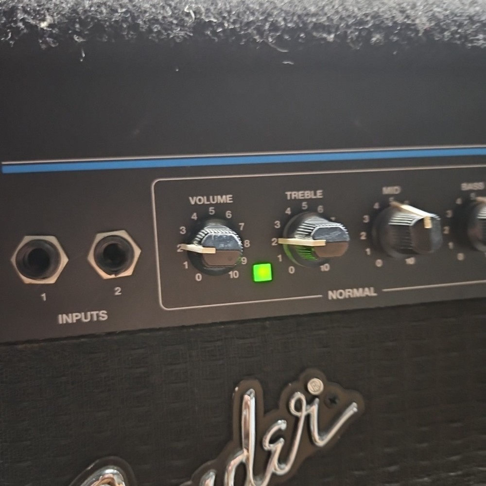 Fender M-80 Chorus Solid State Guitar Amplifier Combo Amp