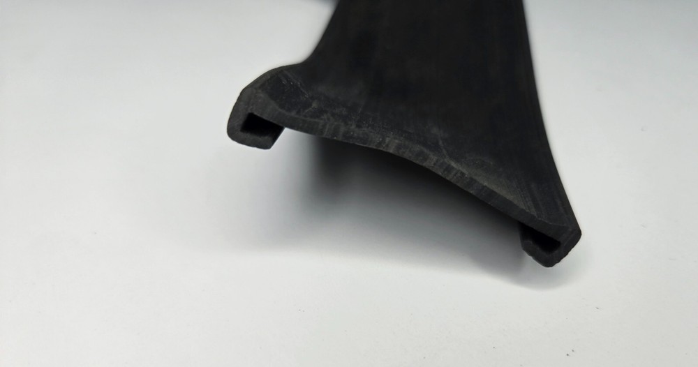 FUEL TANK STRAP ISOLATOR LENGTH 30" WIDTH 2" THICKNESS 1/8"