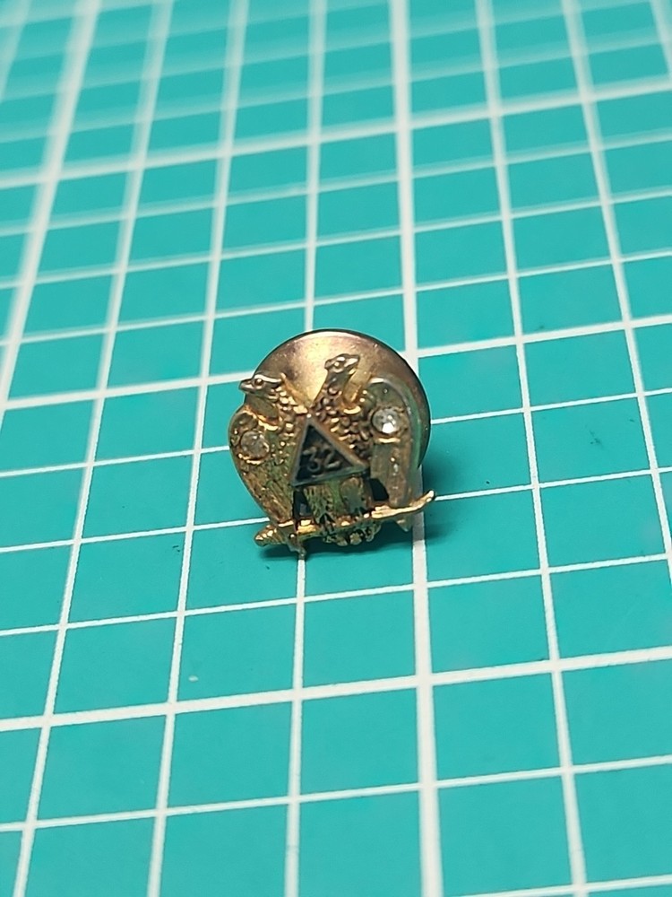 Vtg Freemason Masonic Scottish Rite Tiny Double Eagle Gold Tone Lapel Pin