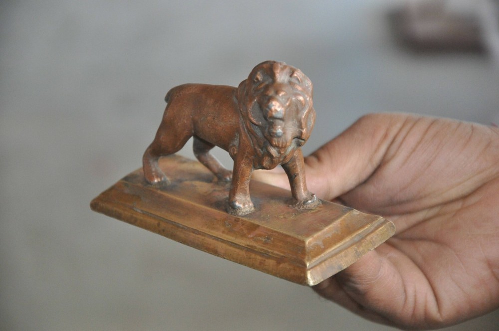 Old Copper & Brass Handcrafted Solid Lion Figurine