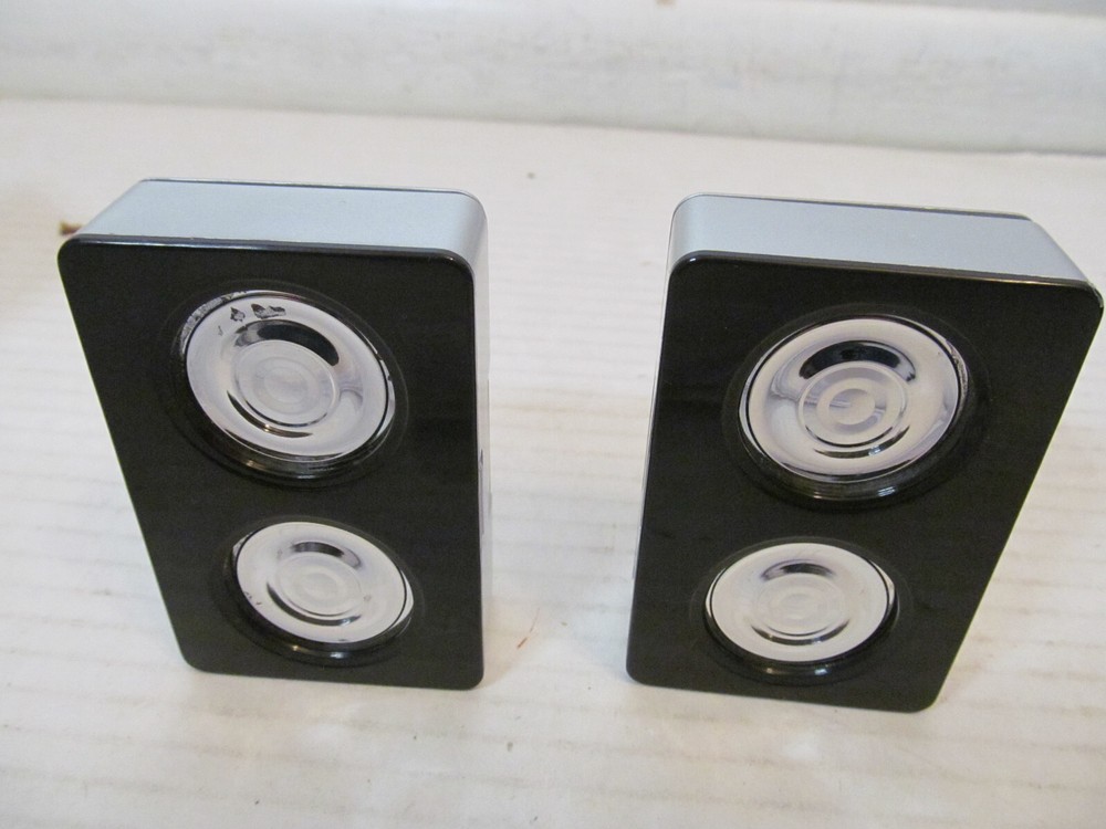 Xeos Micro Speakers Battery Powered Wired Connection, Silver