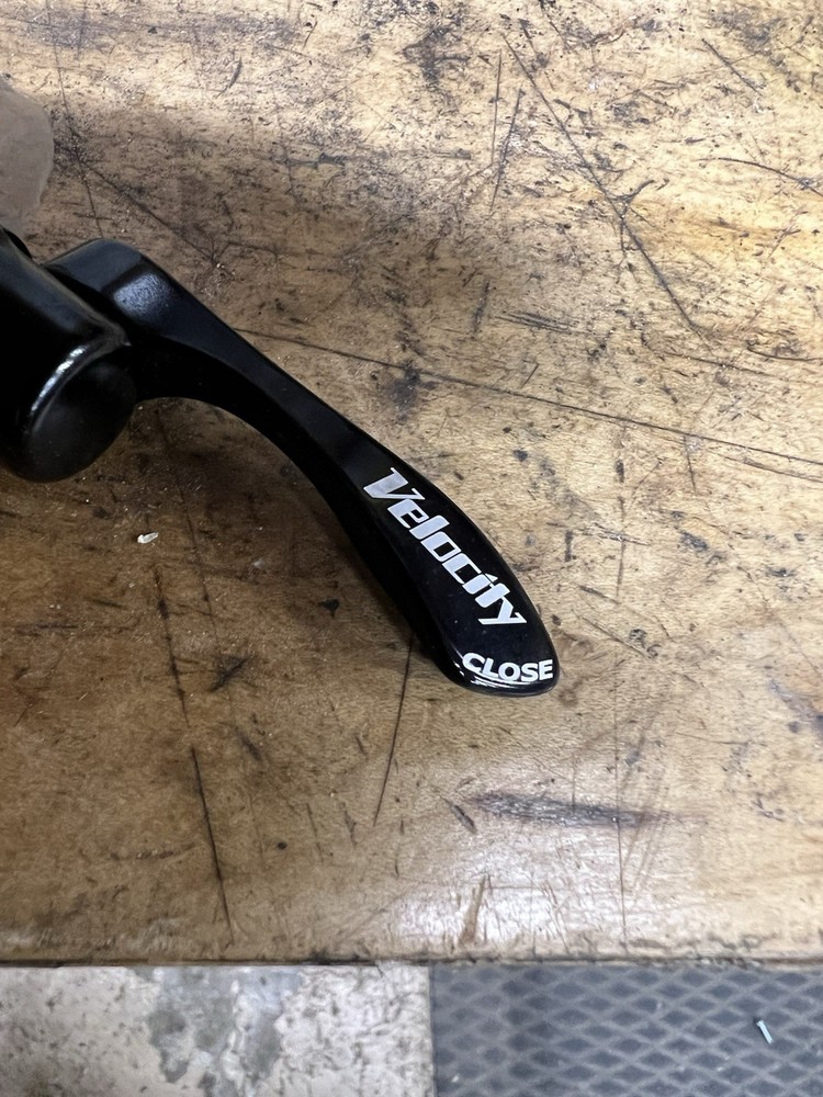 VELOCITY QUICK RELEASE REAR SKEWER  135 MM SPACING BLACK NEW