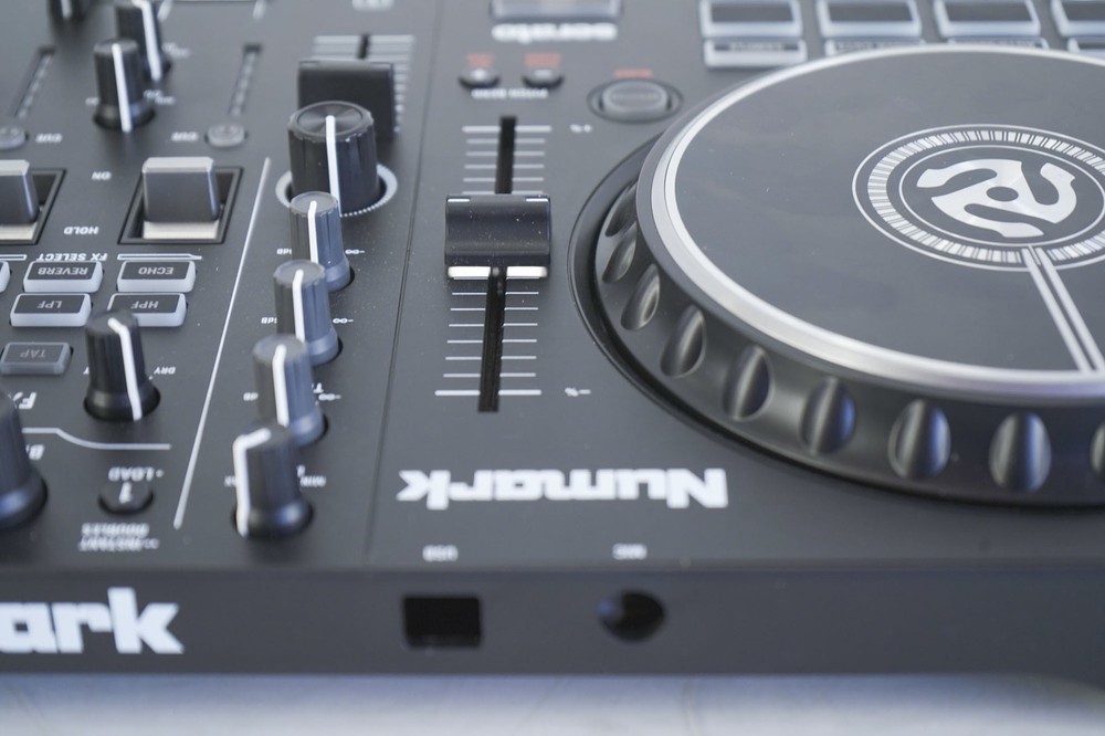 Numark Mixtrack Pro FX 2-Channel DJ Controller ISSUE