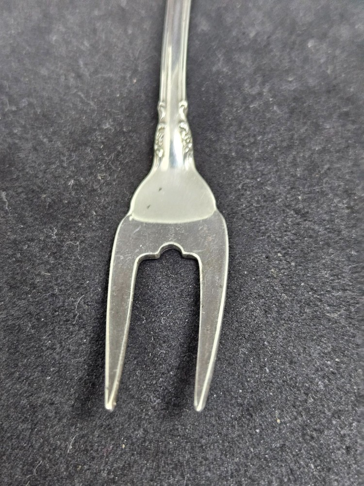 VINTAGE STERLING Lundt Olive Fork 19g