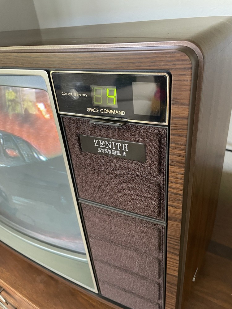 1985 Zenith SA1927W System 3 Space Command 19" CRT TV