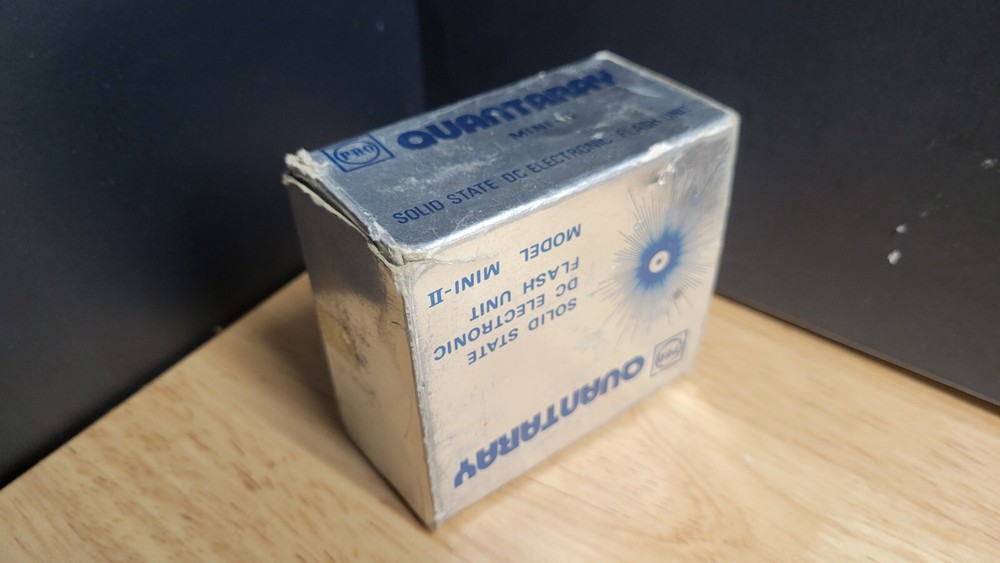 Vintage Quanatray Mini II Solid State DC Electronic Flash Unit with Original Box