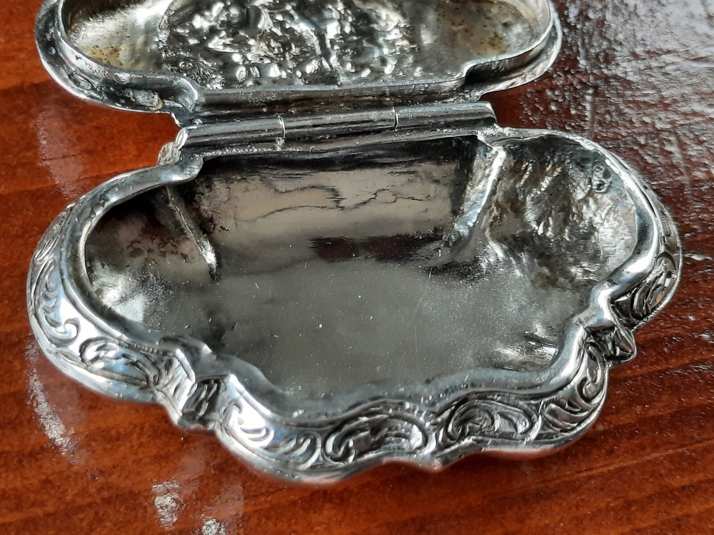 800 Silver Cast German Shell Shaped Trinket or Snuff Box