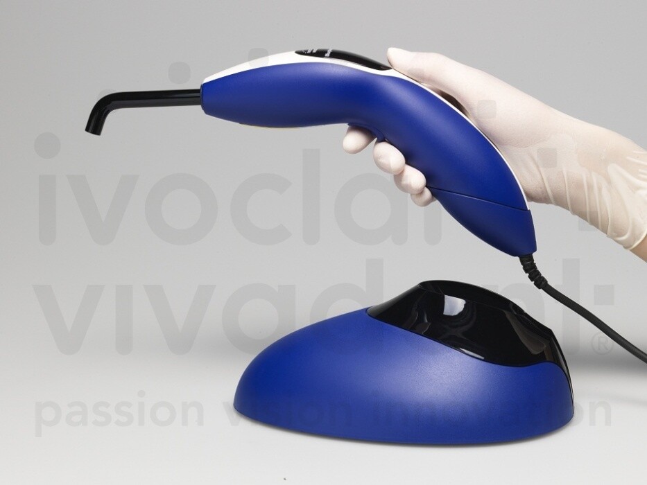 IVOCLAR VIVADENT Bluephase N MC LED Light Curing Unit Polymerization.
