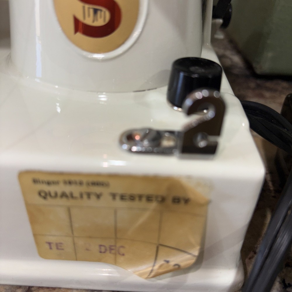 featherweight sewing machine 221 Celery