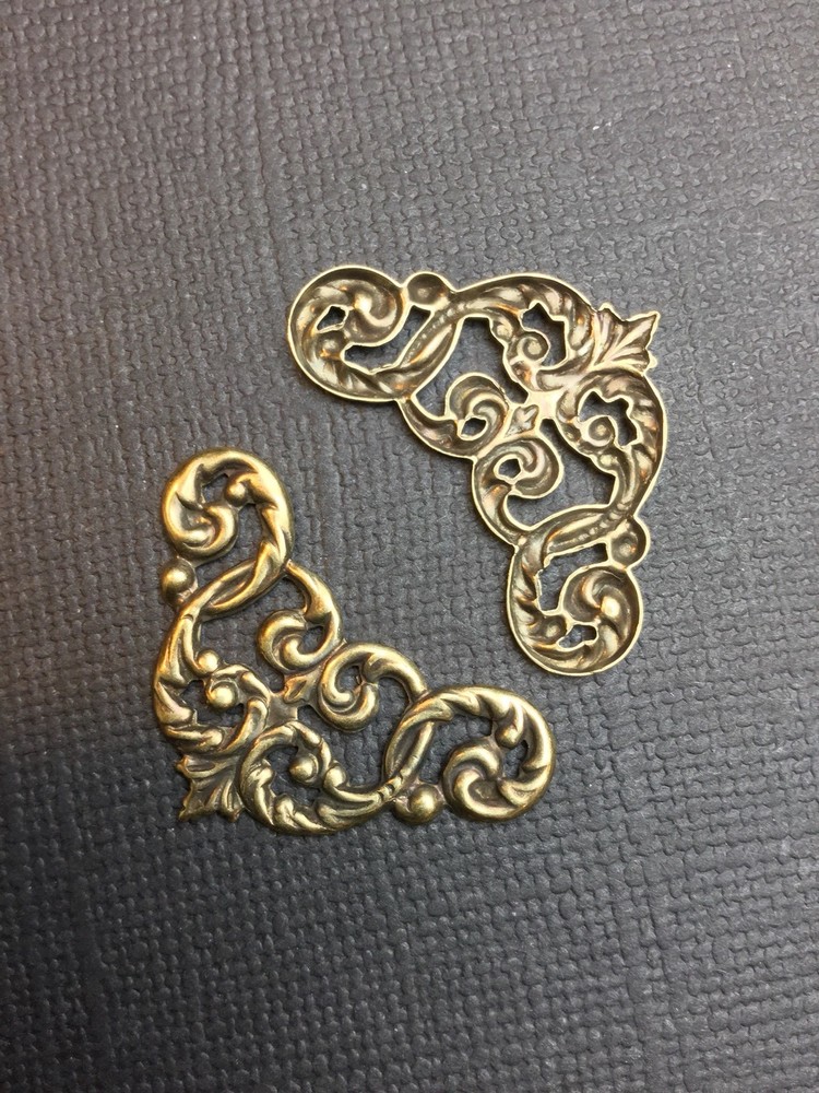 22313 2 Pc Brass Oxidized Victorian Filigree Corner Finding