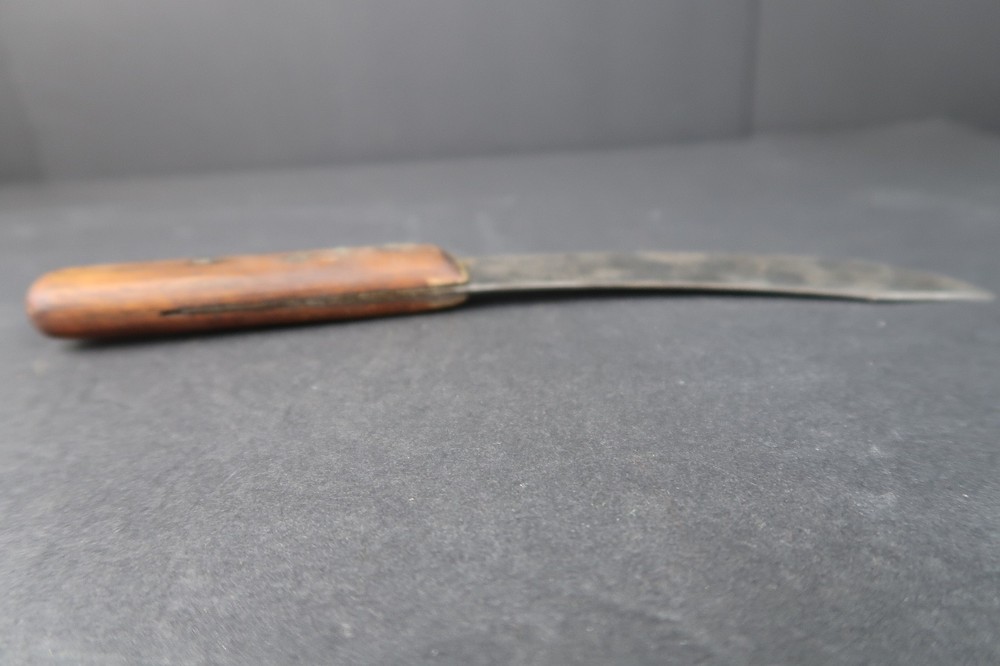 VINTAGE UNKNOWN B. WHITING FIXED BLADE HANDMADE KNIFE IN LEATHER SHEATH
