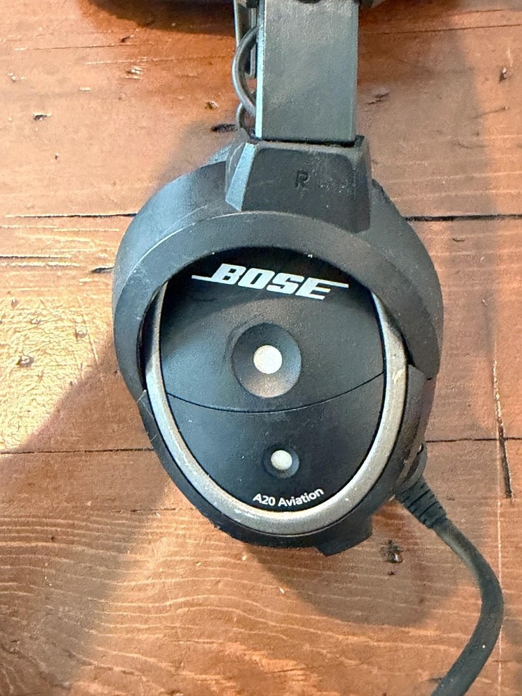 Bose A20 Aviation Headset - Single Plug NO BLUETOOTH Excellent Condition