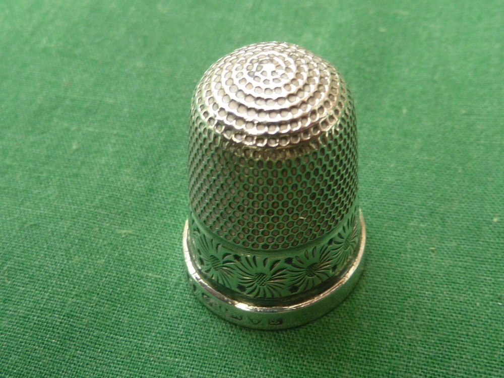 C.H SILVER THIMBLE '6'