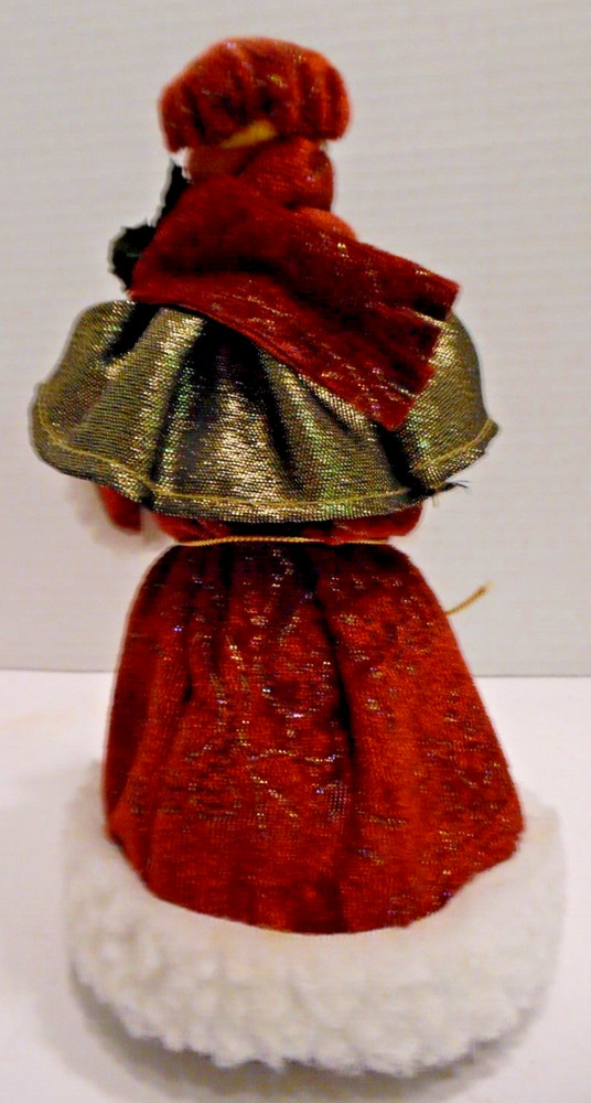 VTG Victorian Christmas Caroler Figure