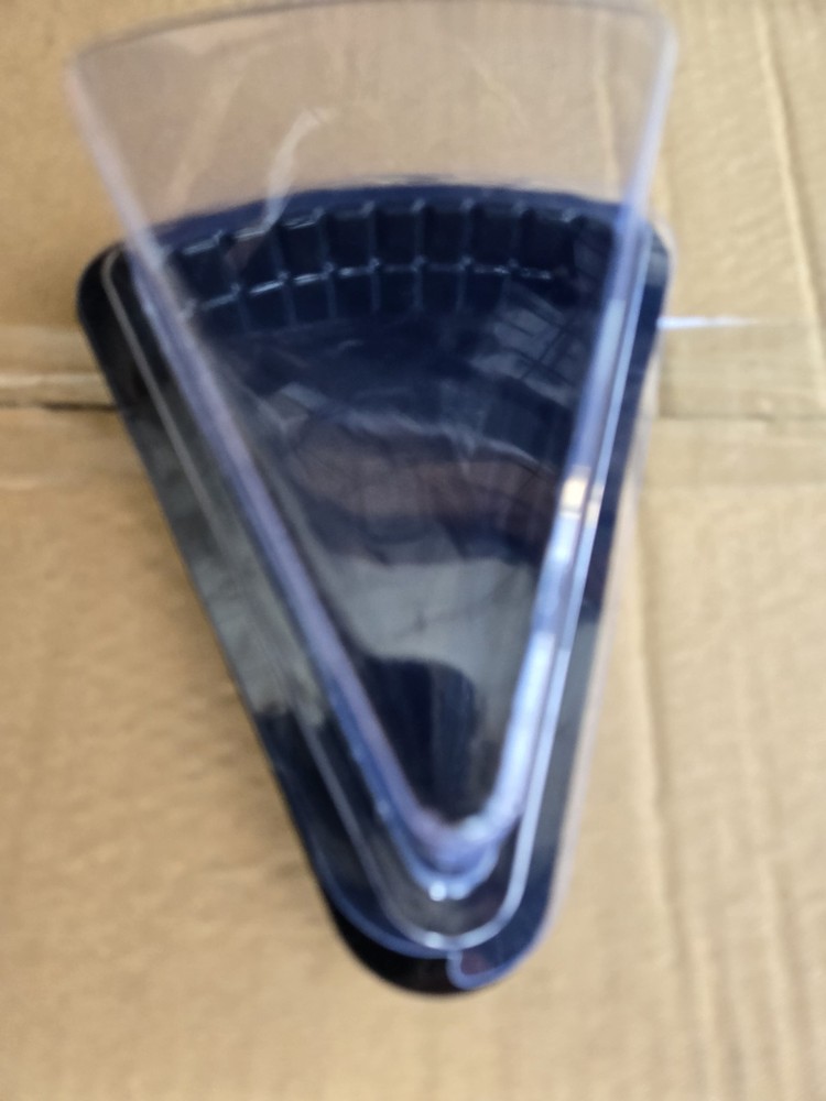 600 pcs Plastic Cake Slice Containers (Black Base + Clear Lid)