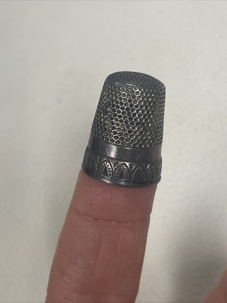 VINTAGE STERLING SILVER THIMBLE with STAR HALLMARK #6