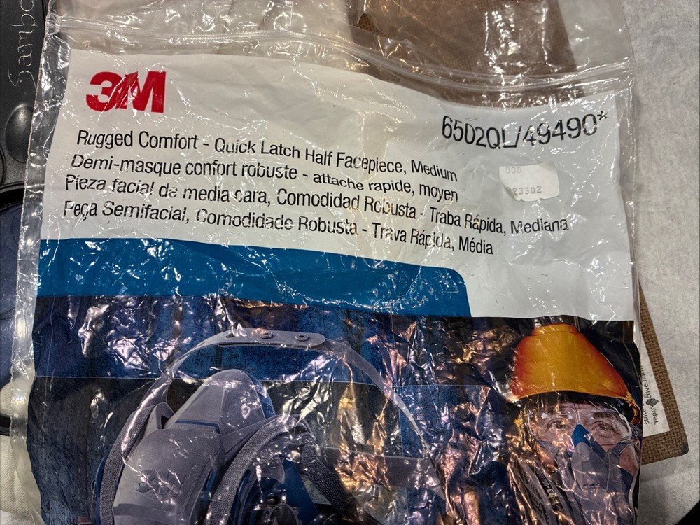 3M 6502QL Rugged Quick Latch Reusable Half Facepiece Respirator Mask Medium