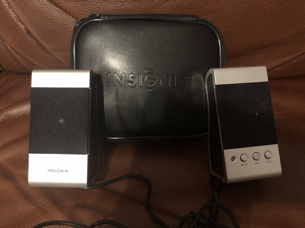 INSIGNIA notebook computer mini USB speakers ns-nbspk Pair with Case