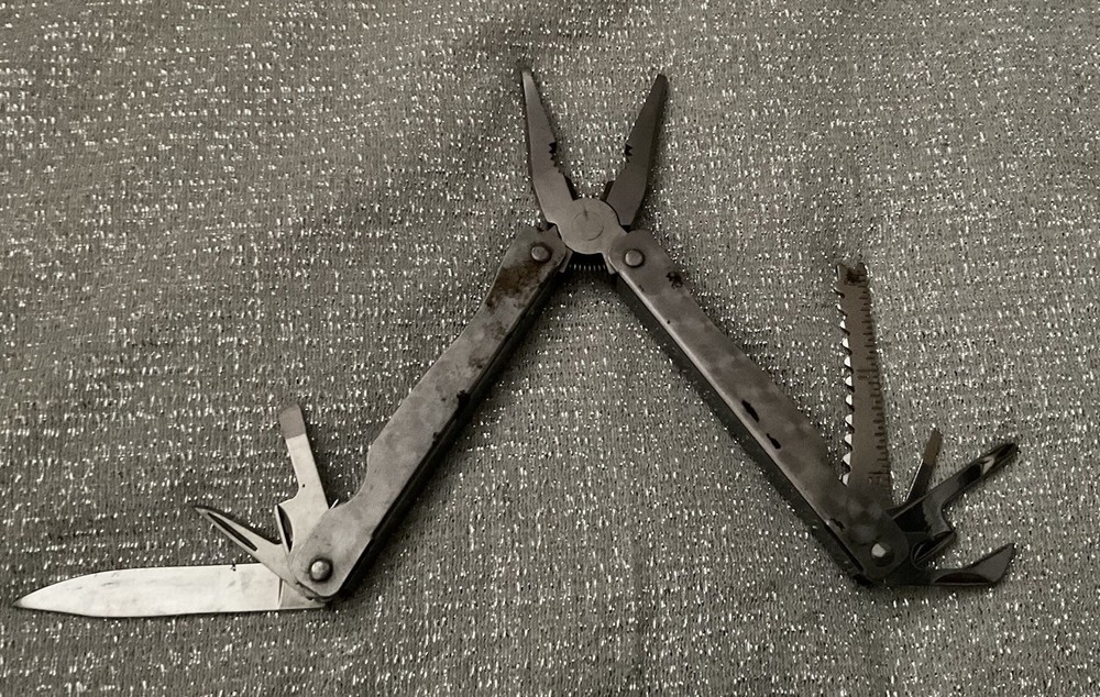 Multi-tool Unbranded Vtg See Pics With Black Leather Case