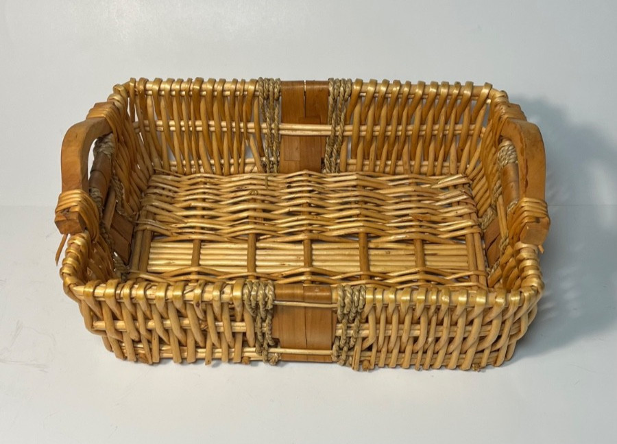 14 x 10 x 6” Rectangular Wicker Basket Natural Weave Light Brown Handle Gift vtg