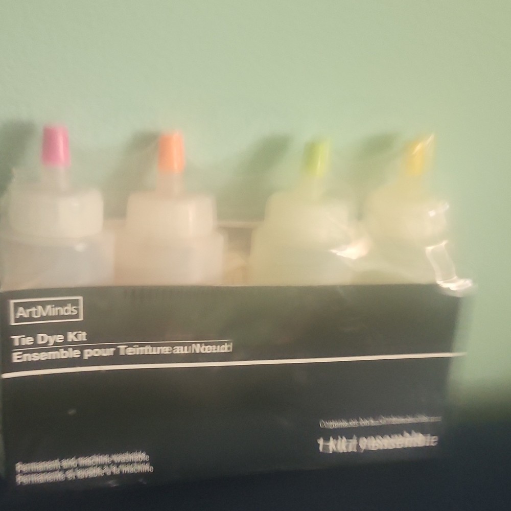 ArtMinds Tie-Dye Kit Squeeze Bottle Permanent Machine Washable