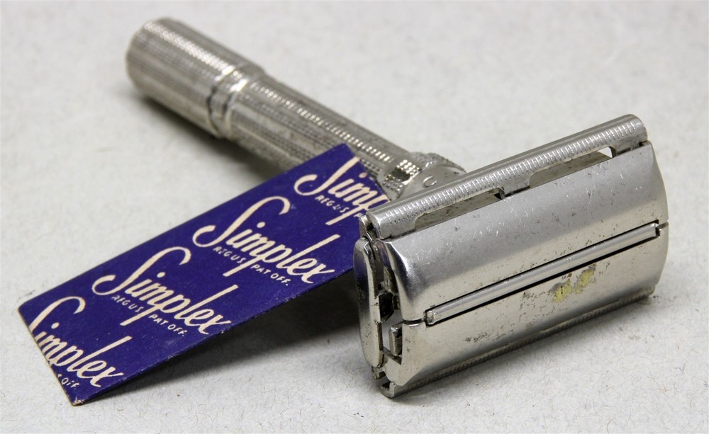 1967 GILLETTE Slim Adjustable Safety Razor Chrome M2 Date Code w/Simplex Blade