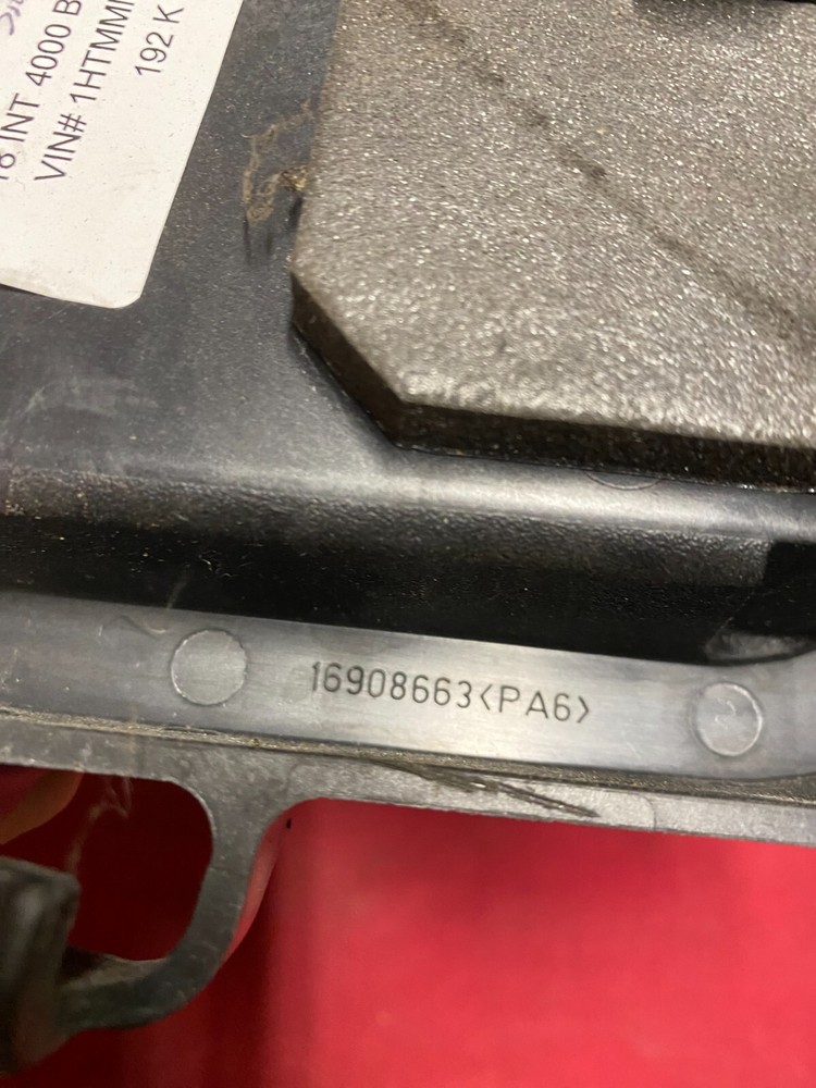 INTERNATIONAL DOOR HANDLE DRIVERS / LEFT 16908663