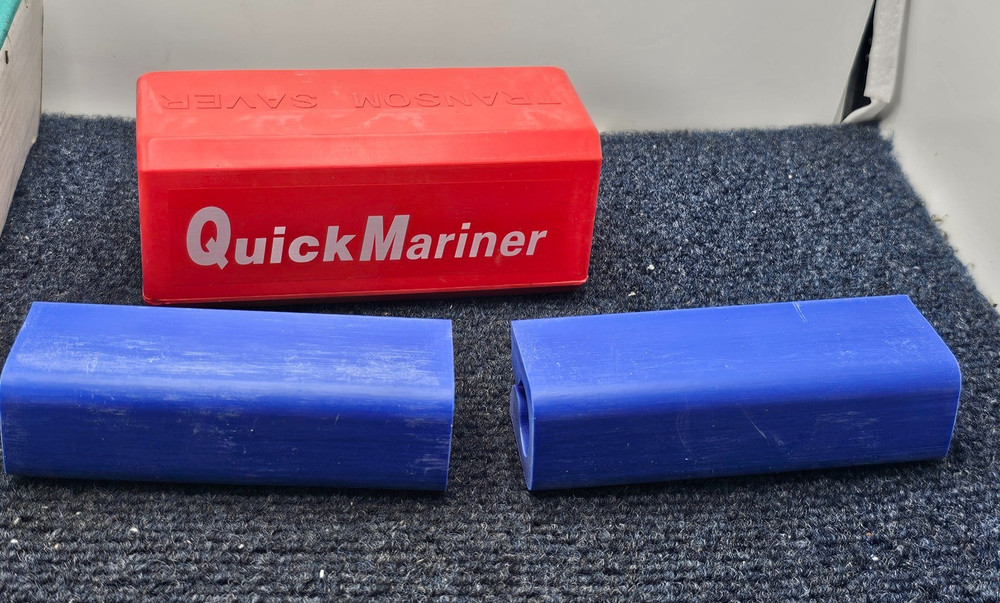 QuickMarine Single Ram Boat Transom Support Saver with 2 Trailering Motor Locks