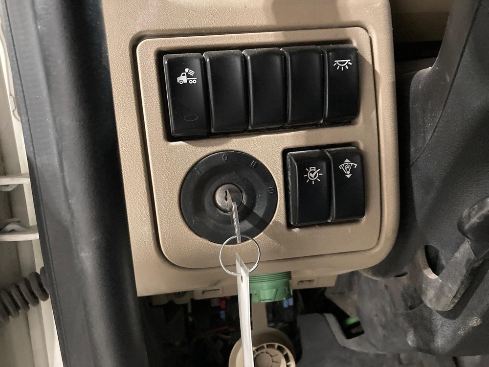 2013-2022 Peterbilt 579 IGNITION Dash Panel - Used
