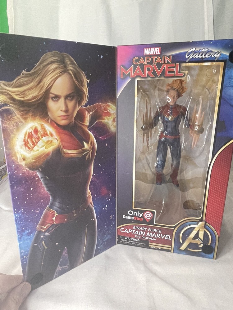 Diamond Select Gallery Binary Force Captain Marvel PVC Diorama Game Stop