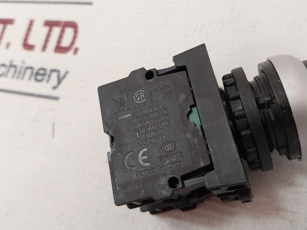 Eaton M22-K01 Key Operated Switch IP66