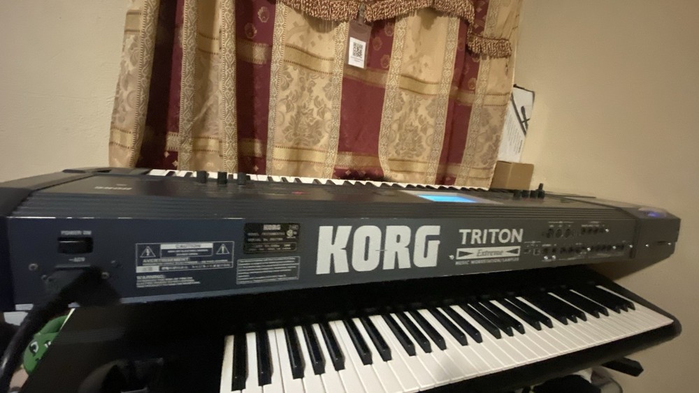 Korg Triton Extreme 61-Key Sampler Synthesizer Workstation -See Description