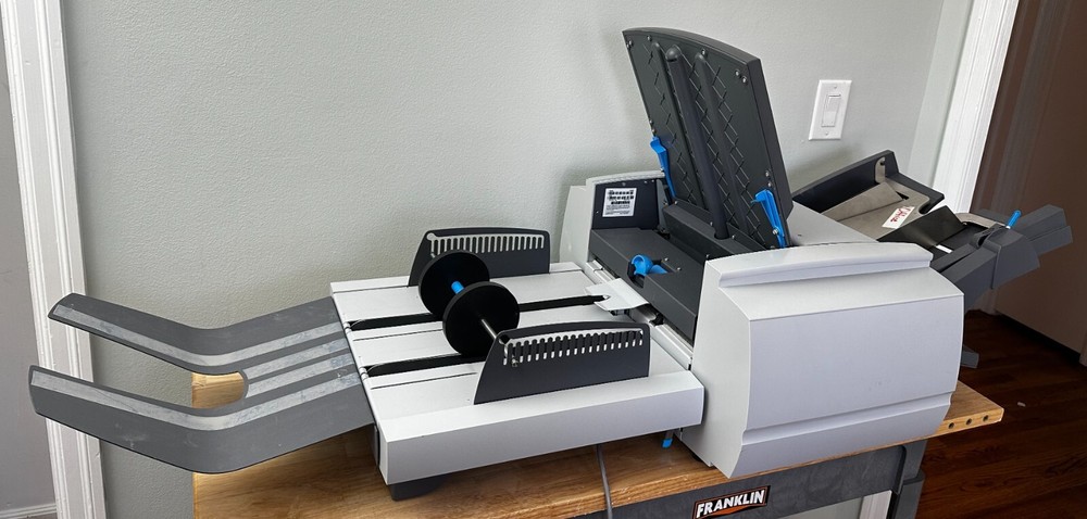 Pitney Bowes DF900 OfficeRight Folding Machine