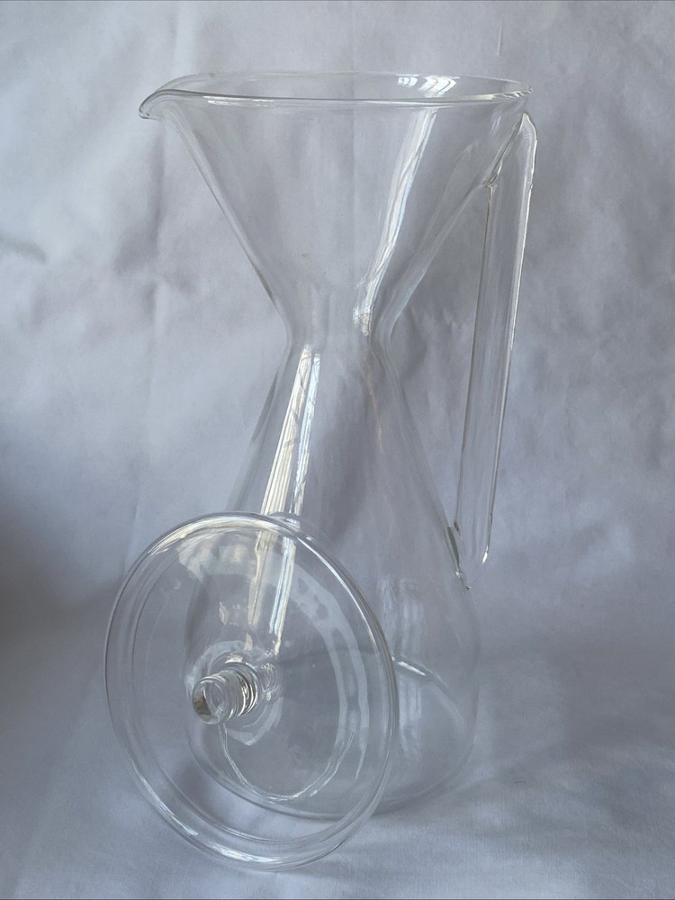YIELD Clear Glass TALL PITCHER w/Lid 32 Oz