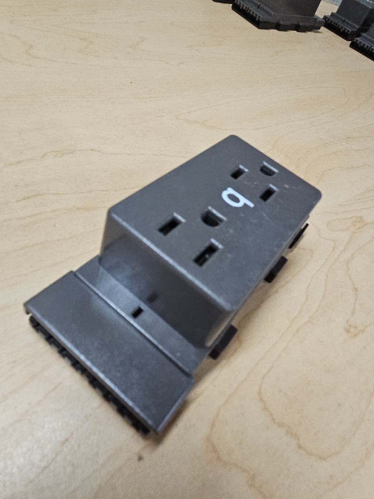 Herman Miller SQA QELRB Cubical Panel Duplex Receptacle