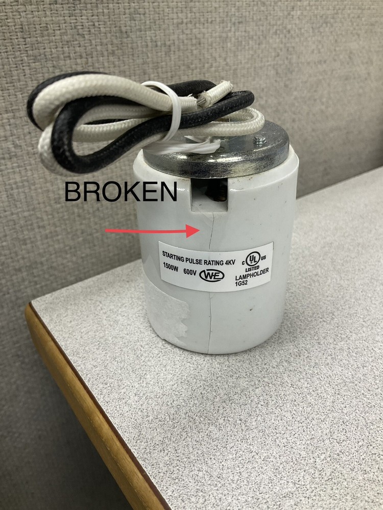 WE 1G52 lampholder 600 V 1500W (BROKEN ) SEE PICTURES