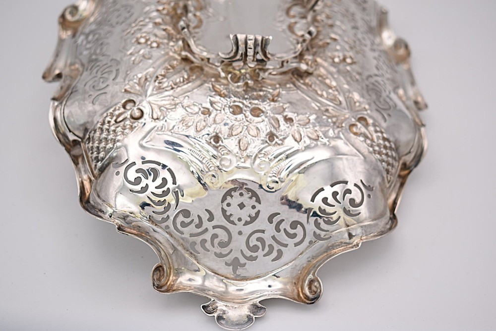 Victorian Solid Silver Pierced Oval Serving Dish – Sheffield 1898 by Martin Hall