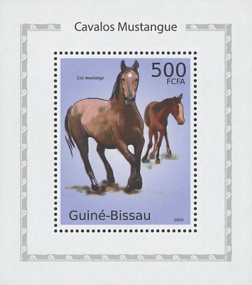 Horses Brown Mustangs Mini Sov. Sheet MNH