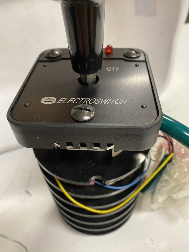 ELECTROSWITCH.  25PB205MD. 1440