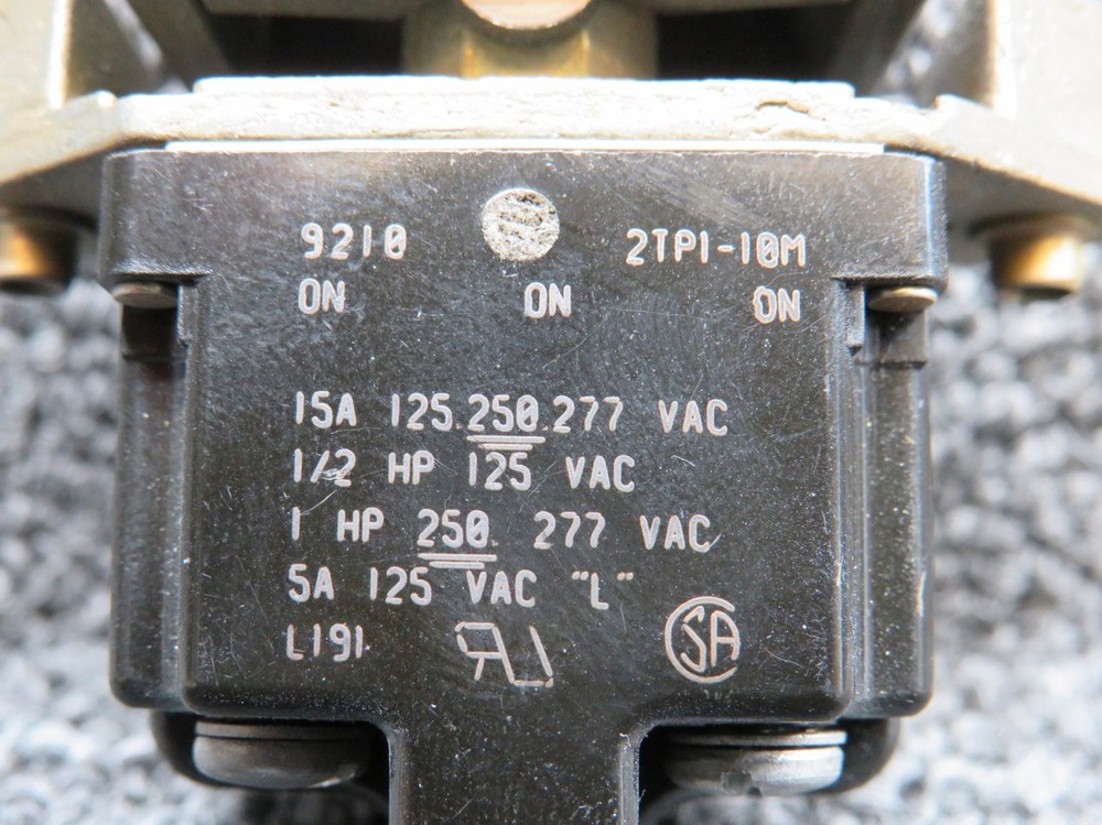 2TP1-10M Hawker 125-800A Rocker Switch