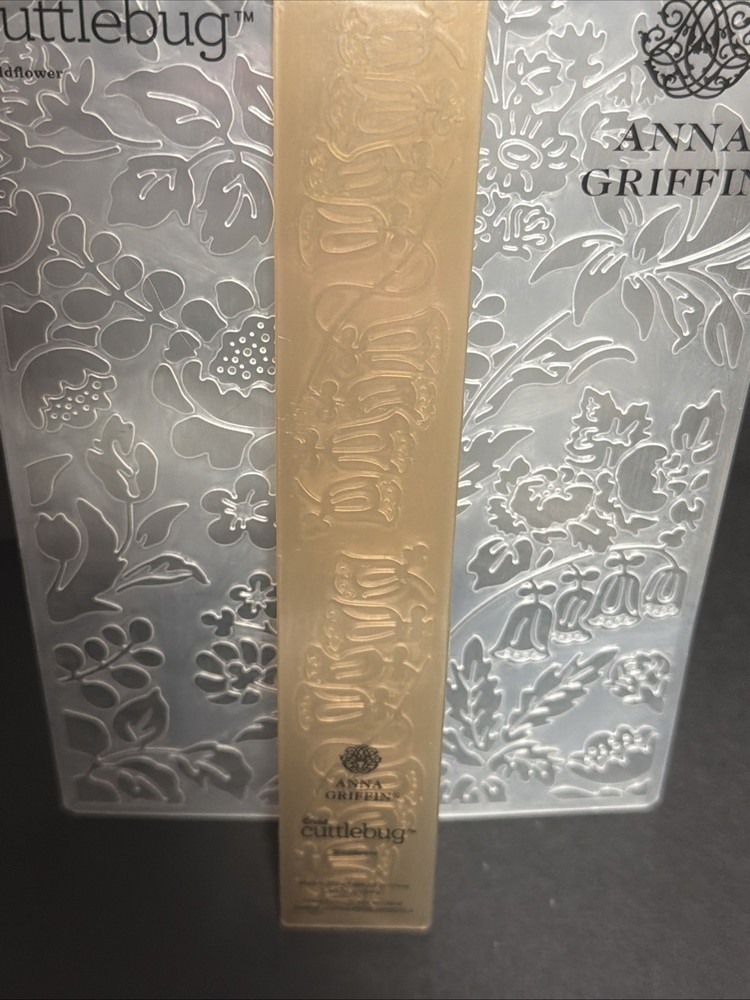 Cricut Cuttlebug Embossing Folder - Wildflower