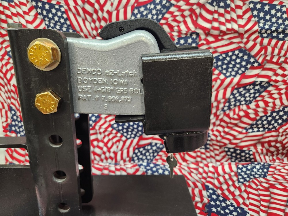 DEMCO STYLE EZ-LATCH COUPLER LOCK, FITS 2 5/16" CAST COUPLERS ONLY W/DISK LOCK