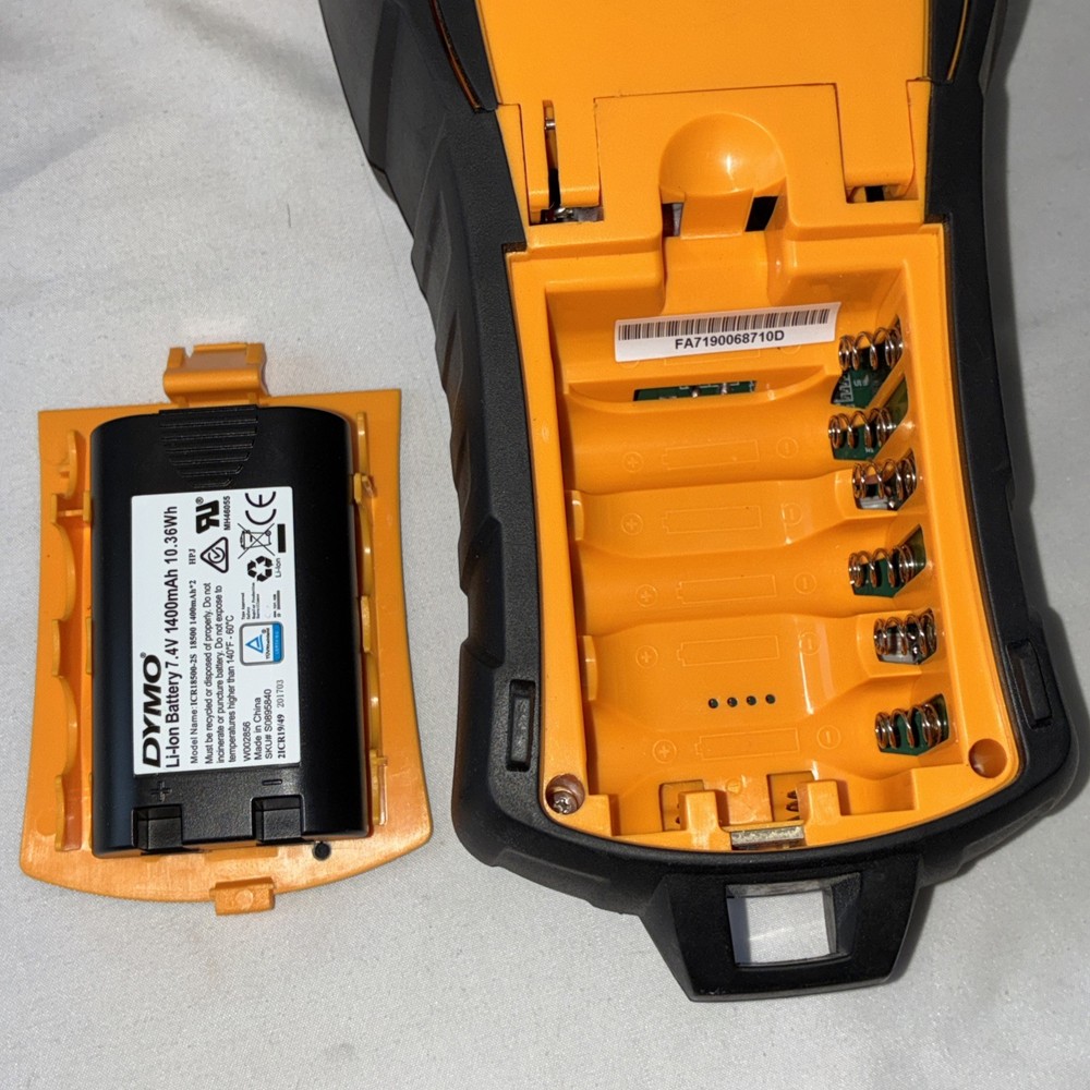 DYMO RHINO 5200 LABLE MAKER W/ACCESSORIES