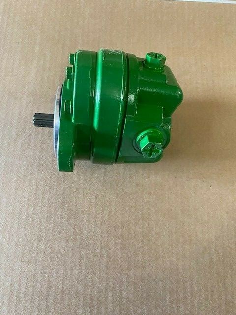 John Deere Hydraulic Motor Part Number AXE15516 (NEW)