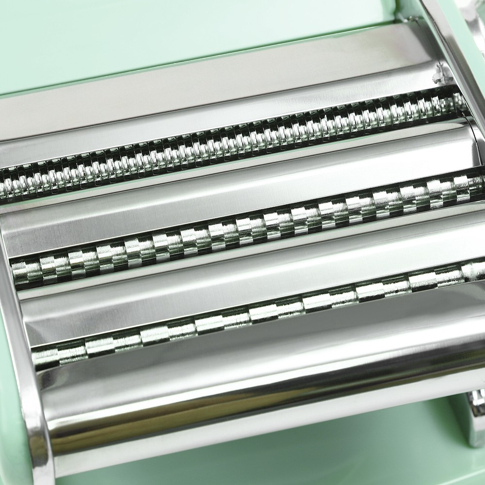 Manual Pasta Maker Machine with Adjustable Thickness Noodle Roller and Cutter